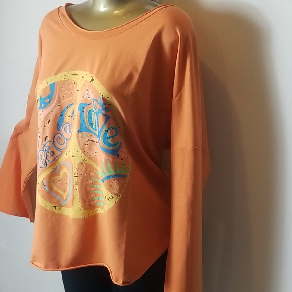 EXCLUSIVE LOVE PEACE LONG SLEEVE TSHIRT - Picture 3 of 5